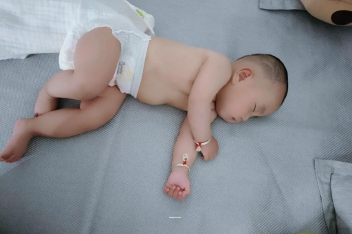 嘉鱼孕妇肚子一跳一跳